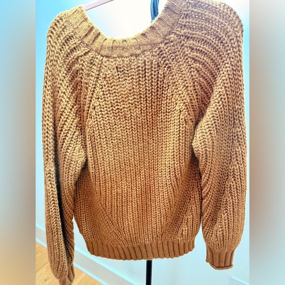 American Eagle Outfitters Tan V-Neck Sweater - Picture 2 of 7